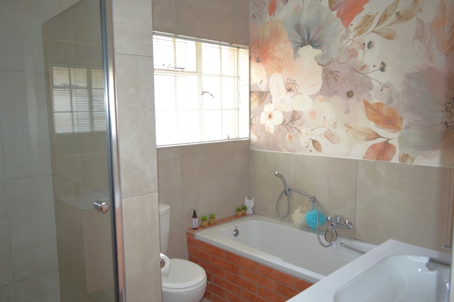 3 Bedroom Property for Sale in Wilkoppies North West